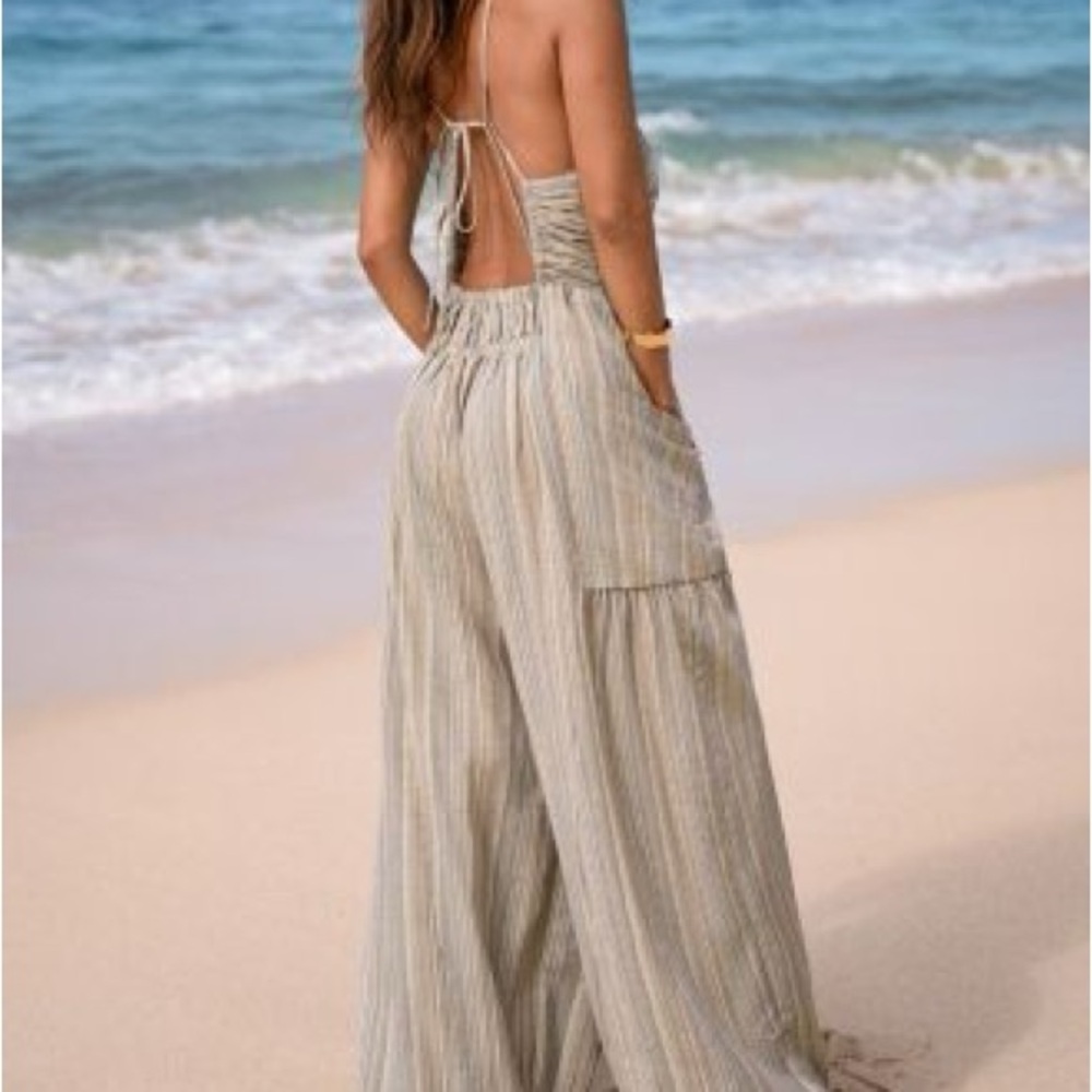 Cupshe. Striped loose leg plunge jumpsuit. L.